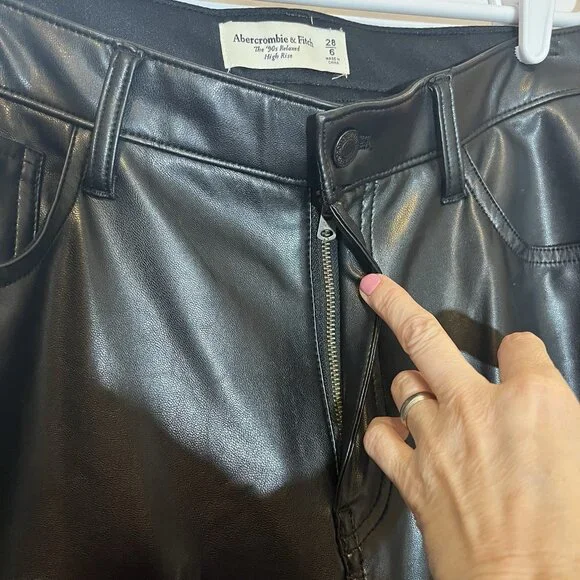 Abercrombie & Fitch Women 28/6 Curve Love Vegan Leather 90s Straight Pant Black - Picture 11 of 16